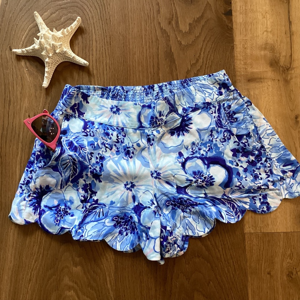 Lilly Pulitzer Dahlia Shorts in Catch N Keep Small - Picture 2 of 8